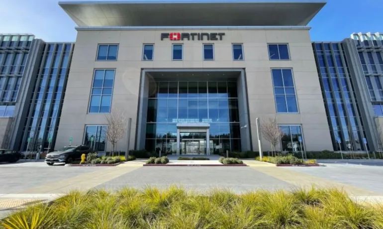 İsnet İstanbul Nettelekomünikasyon Elektronik Servis Hizmetleri Ticaret ve Sanayi AR-GE Merkezi